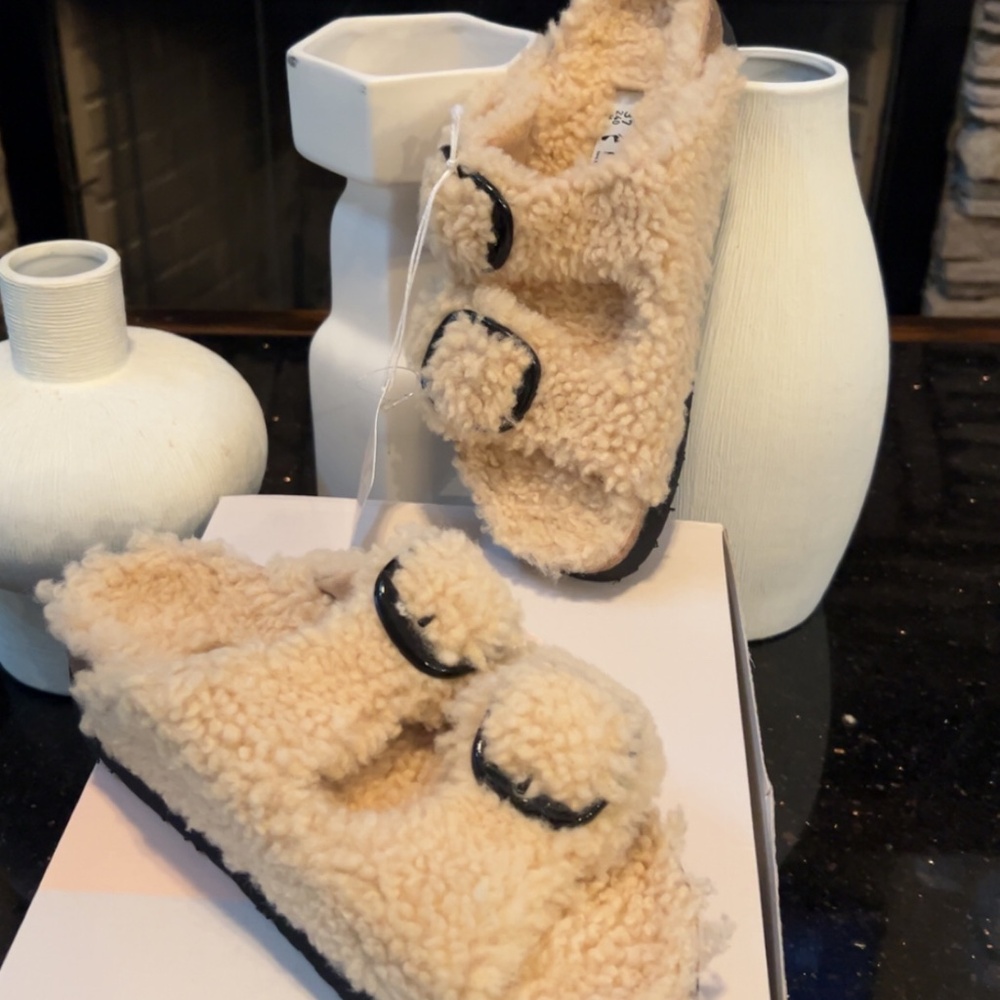 Shoes - Picture 4 of 5